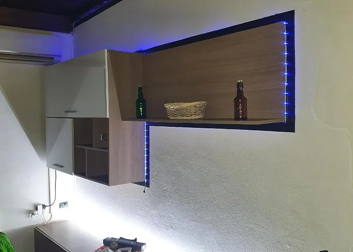 Lodge B E B Bascus Argius *